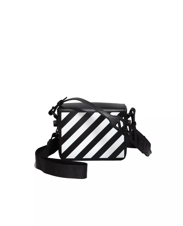 Off-White noir sac à bandoulière avec pince-notes et logo en diagonale sur le devant sur fond blanc